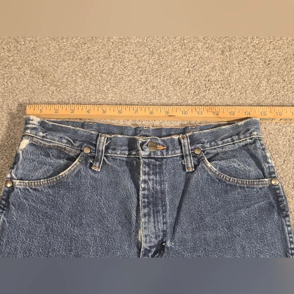 Wrangler Distressed Cuffed Cut Off Jean Shorts Western Cowgirl Barn Farmhouse - Picture 8 of 12